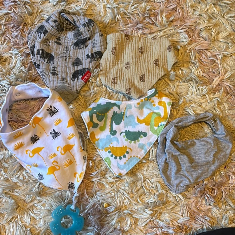 Bib Bundle - Picture 1 of 1